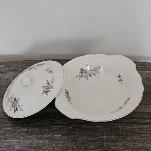 Rideau Pottery Serving Dish Lidded Casserole Handles White Floral VTG Canada - Picture 2 of 15